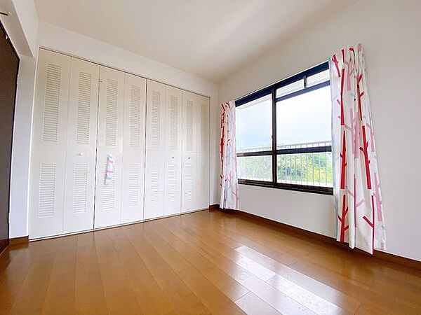色合いに統一感のある、落ち着いた雰囲気のお部屋です。