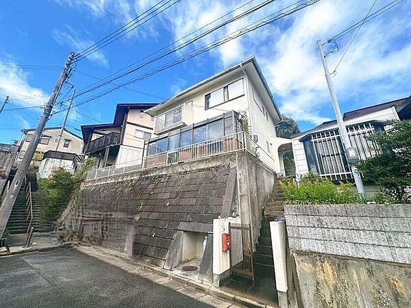 静かで落ち着いた閑静な住宅地です。子育て世代の生活環境としても最適です◎