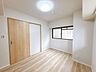 洋室：広い居室なので主寝室としてもピッタリです◎