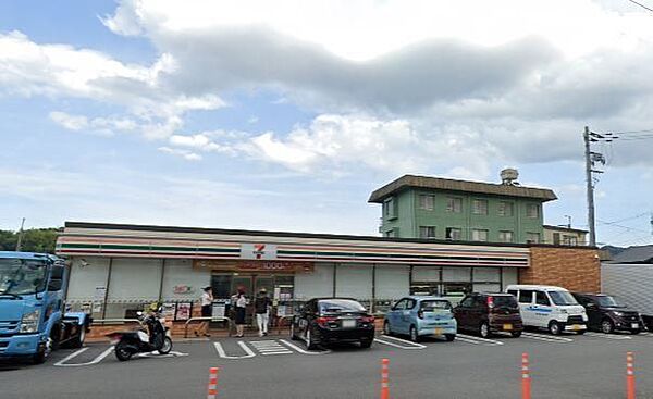 セブンイレブン生駒壱分町店 840m