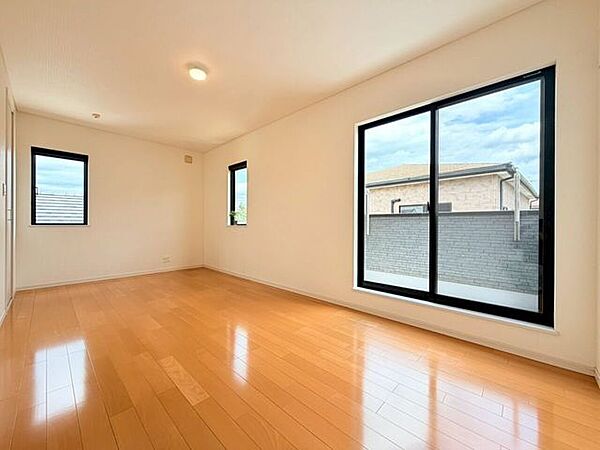 どんな家具にもフィットする床材カラーのお部屋です。