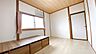 洋室：窓から日が差す明るいお部屋です。
