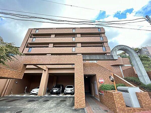 あたたかな陽が差し込み、優しい風が吹き込む陽当り・通風良好な立地です。