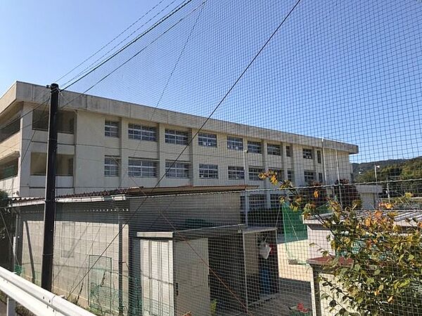 生駒市立生駒南第二小学校 1060m