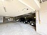 駐車場：広々とした駐車場で車の出し入れもスムーズにできます。