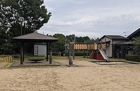 西松ケ丘児童公園 520m