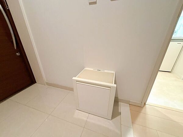 玄関には腰掛椅子があり安心です。