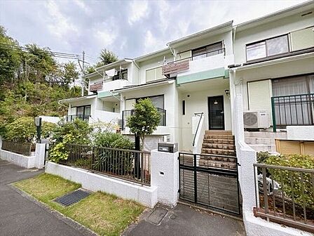自然に包まれ心が豊かになる明るい街です。新しい住まいで新生活を始めていただくのに最適な環境です。