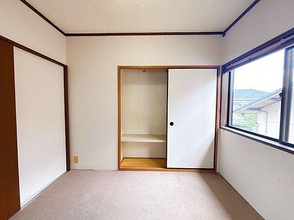 小物から大きな荷物まで収納ができ、お部屋を広く使って頂けます◎