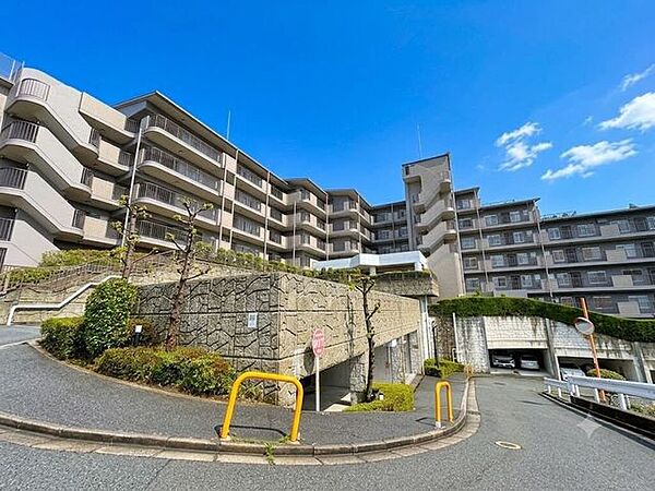 スーパーやコンビニ、幼保・小学校など生活利便施設が充実した立地です。