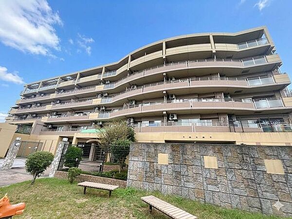 静かで落ち着いた閑静な住宅地です。子育て世代の生活環境としても最適です◎