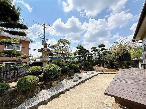 ガーデニングや家庭菜園が好きな方にも嬉しい庭付き◎