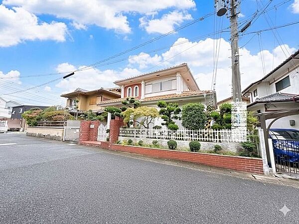 あたたかな陽が差し込む日当り良好の立地です。