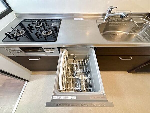 3口コンロなので同時に調理ができ、お料理もはかどります。