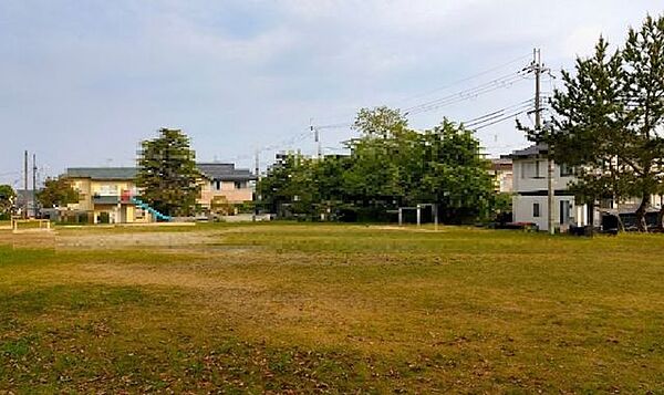 西登美ヶ丘南街区公園 1140m