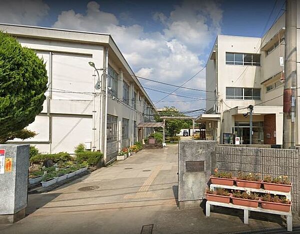 富雄南小学校 1586m