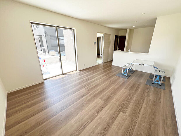 ☆大変明るいリビング☆広々した空間で家族との大切な時間をお過ごしください！！