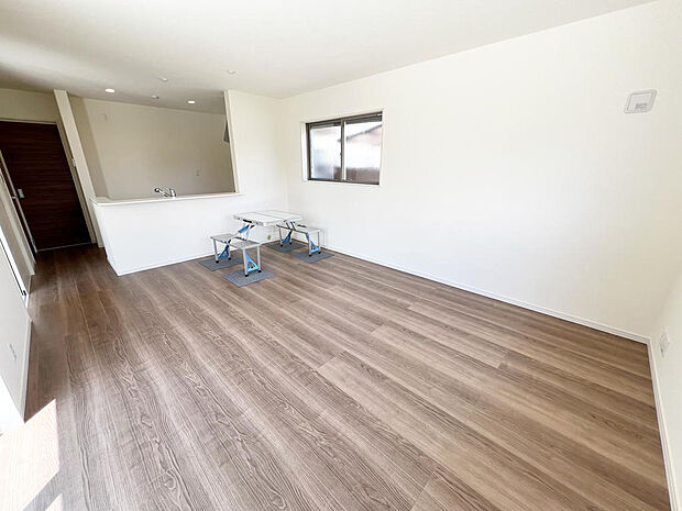 ☆大変明るいリビング☆広々した空間で家族との大切な時間をお過ごしください！！