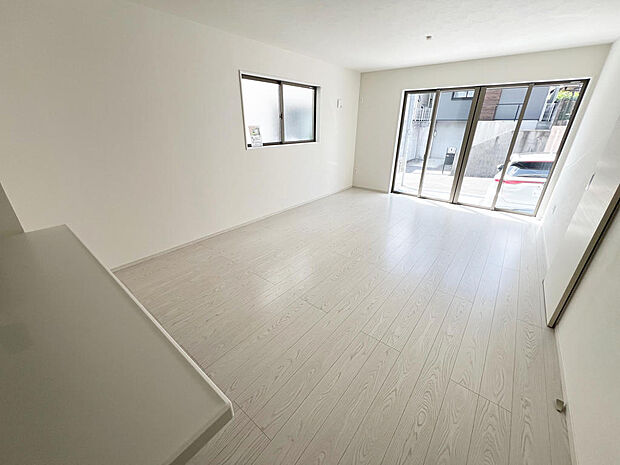 ☆大変明るいリビング☆広々した空間で家族との大切な時間をお過ごしください!!