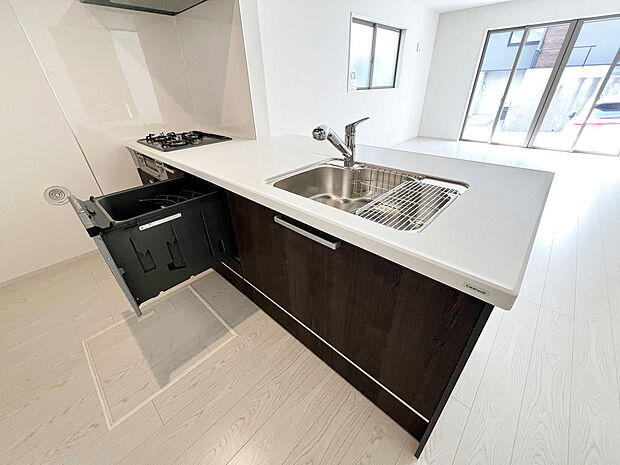 ☆大型のシステムキッチン☆対面式ですので家族と会話しながら楽しくクッキング!!