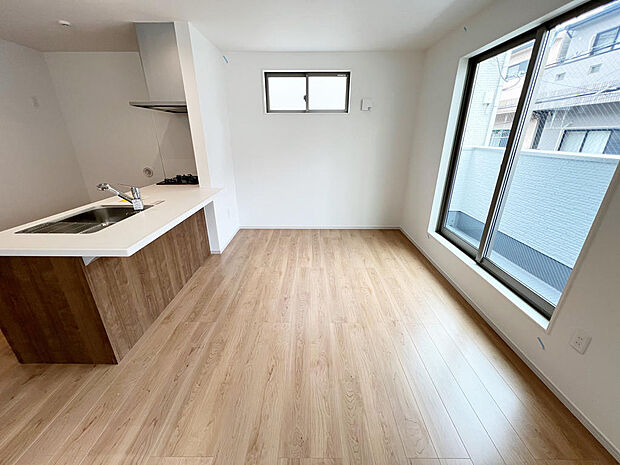 ☆大変明るいリビング☆広々した空間で家族との大切な時間をお過ごしください！！