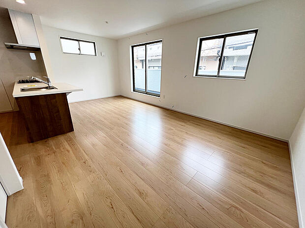 ☆大変明るいリビング☆広々した空間で家族との大切な時間をお過ごしください！！