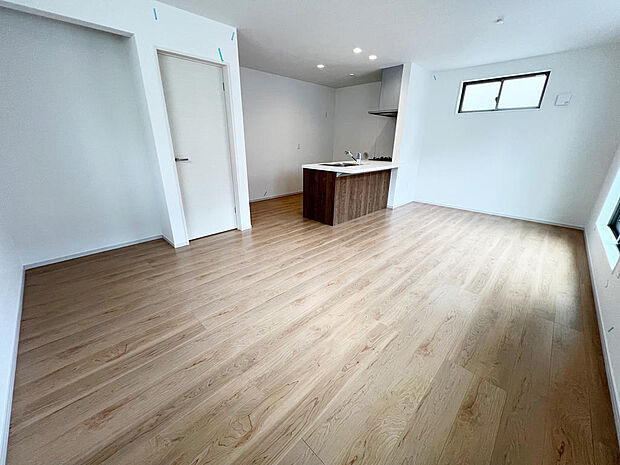 ☆大変明るいリビング☆広々した空間で家族との大切な時間をお過ごしください！！