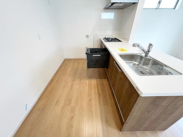 ☆大型のシステムキッチン☆対面式ですので家族と会話しながら楽しくクッキング！！