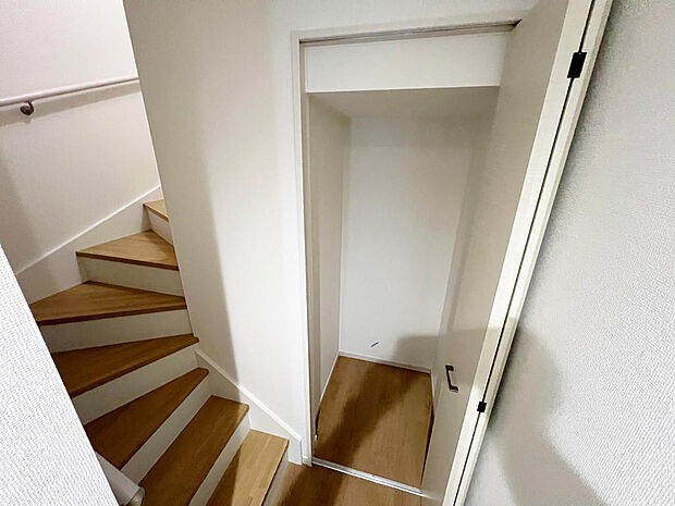 ☆１階☆廊下にある収納☆