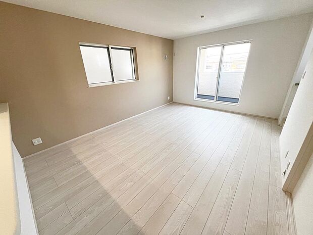 ☆大変明るいリビング☆広々した空間で家族との大切な時間をお過ごしください!!