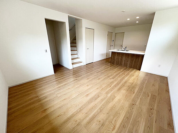 ☆大変明るいリビング☆広々した空間で家族との大切な時間をお過ごしください!!