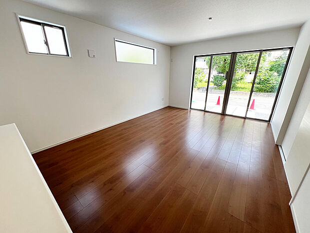 ☆大変明るいリビング☆広々した空間で家族との大切な時間をお過ごしください！！