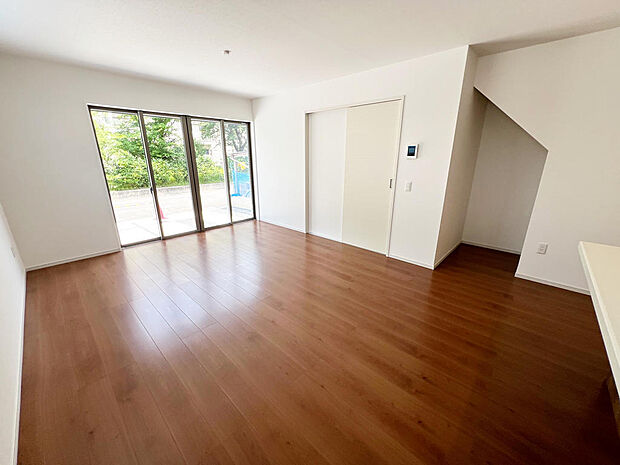 ☆大変明るいリビング☆広々した空間で家族との大切な時間をお過ごしください！！