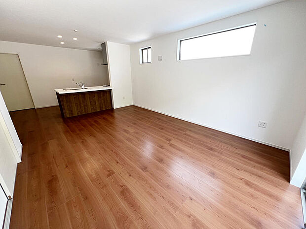 ☆大変明るいリビング☆広々した空間で家族との大切な時間をお過ごしください！！