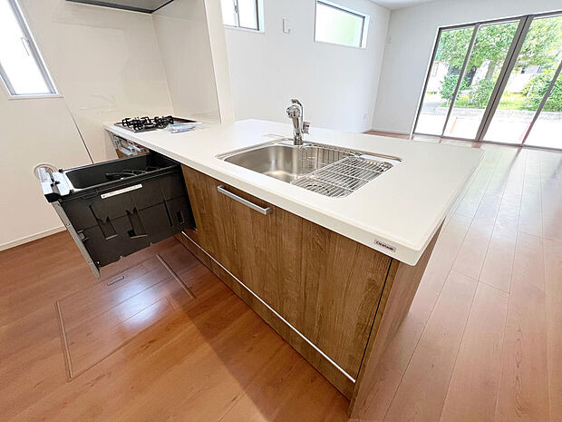 ☆大型のシステムキッチン☆対面式ですので家族と会話しながら楽しくクッキング！！