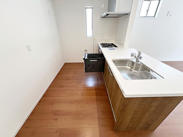 ☆大型のシステムキッチン☆対面式ですので家族と会話しながら楽しくクッキング！！