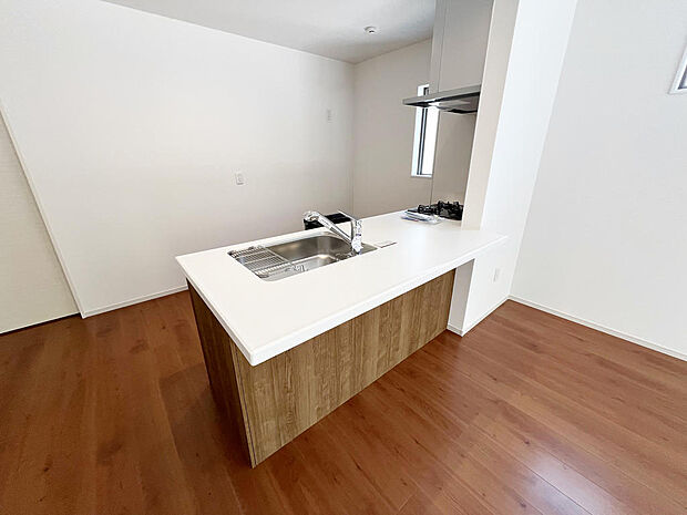 ☆大型のシステムキッチン☆対面式ですので家族と会話しながら楽しくクッキング！！