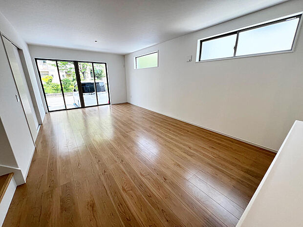 ☆大変明るいリビング☆広々した空間で家族との大切な時間をお過ごしください!!