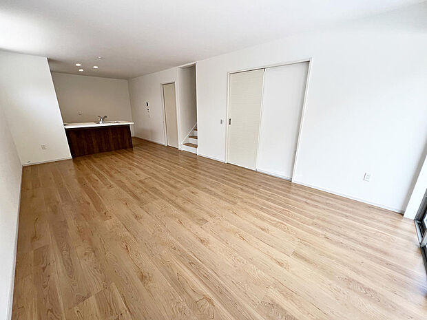 ☆大変明るいリビング☆広々した空間で家族との大切な時間をお過ごしください!!