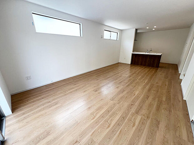 ☆大変明るいリビング☆広々した空間で家族との大切な時間をお過ごしください!!