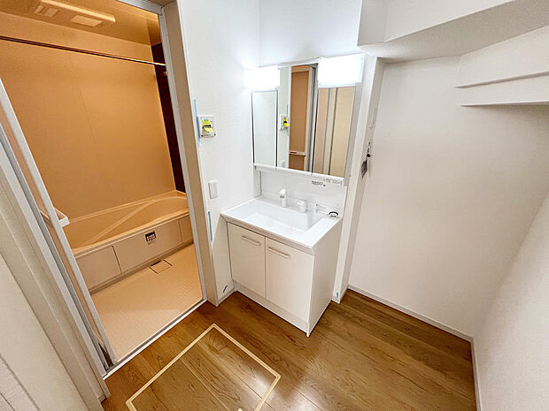 ☆白を基調とした清潔感溢れる洗面スペース☆清潔空間で気持ちよく1日の始まりを!!