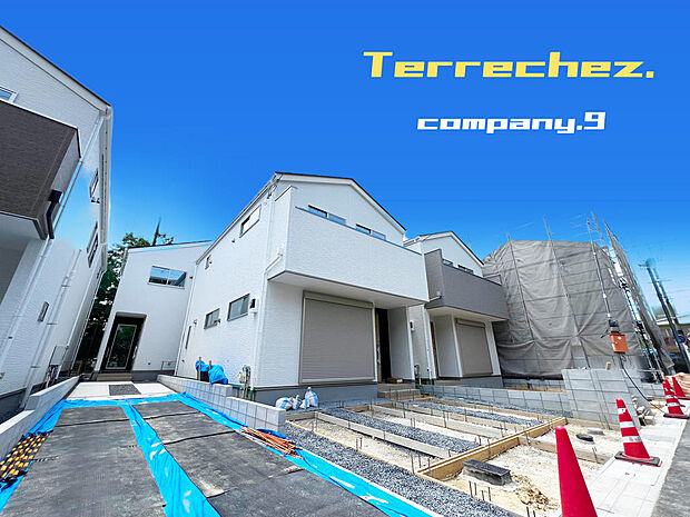 ☆現地外観写真☆Terrechez☆5号棟☆キレイな住宅街が完成☆ZEH水準省エネ住宅☆土地35坪☆「新田辺駅」徒歩12分☆ガレージ3台☆前道6m☆小・中学校まで徒歩11分圏内☆