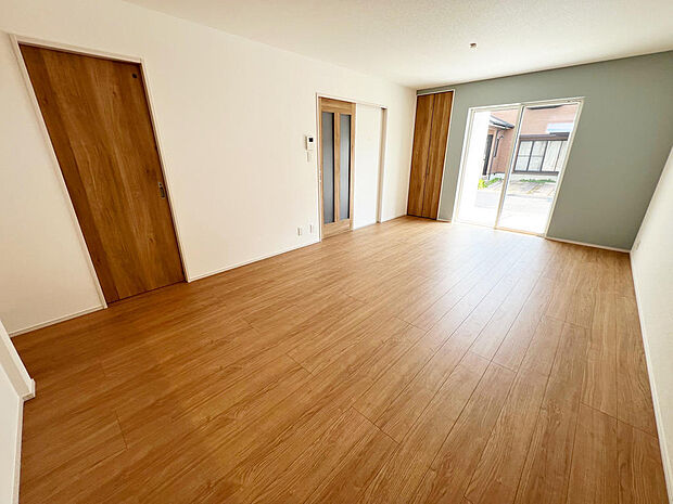 ☆大変明るいリビング☆広々した空間で家族との大切な時間をお過ごしください!!