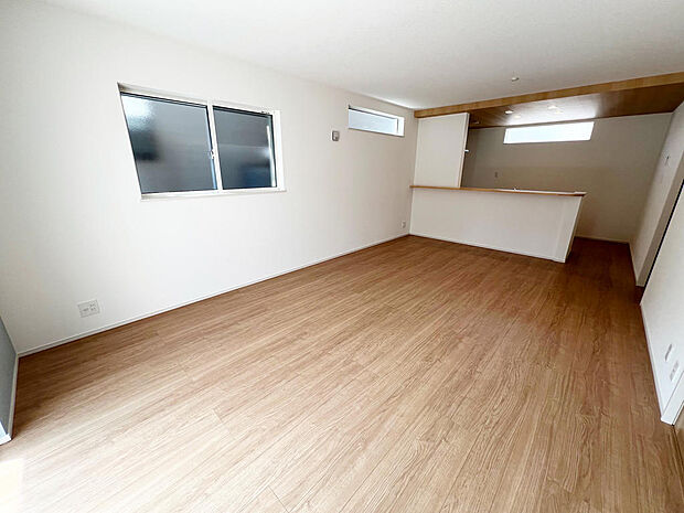 ☆大変明るいリビング☆広々した空間で家族との大切な時間をお過ごしください!!