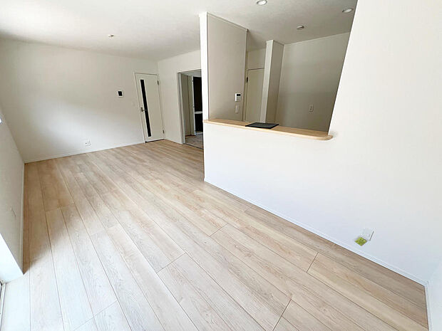 ☆大変明るいリビング☆広々した空間で家族との大切な時間をお過ごしください！！