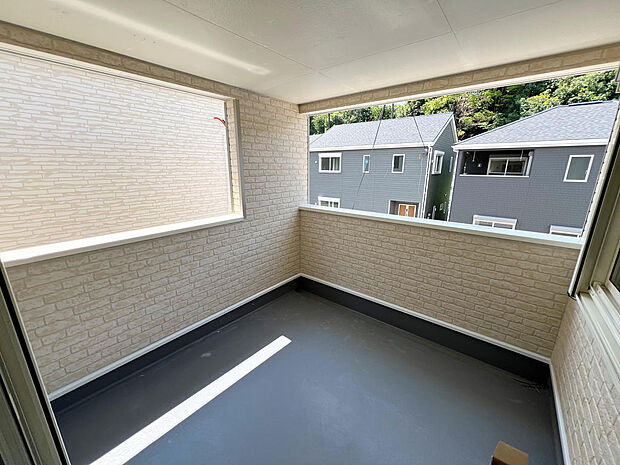 ☆インナーバルコニー☆テーブルを置いてティータイムもいいかも！雨の日も安心！！