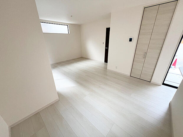 ☆大変明るいリビング☆広々した空間で家族との大切な時間をお過ごしください!!