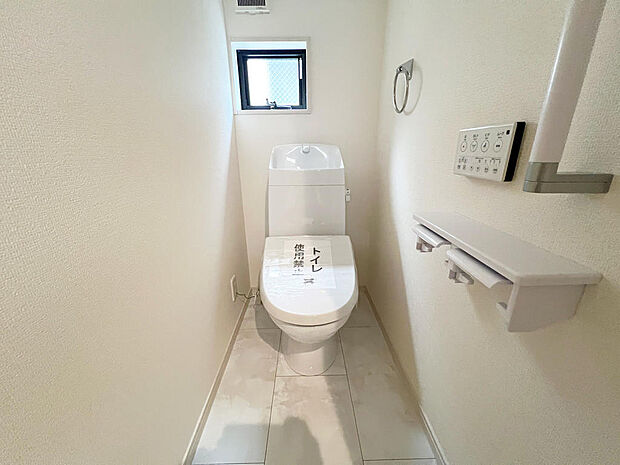 ☆ウレシイシャワートイレ☆1階・2階に完備!パパとのトイレ争いに終止符!!