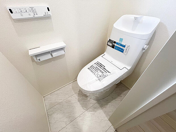 ☆ウレシイシャワートイレ☆1階・2階に完備!パパとのトイレ争いに終止符!!