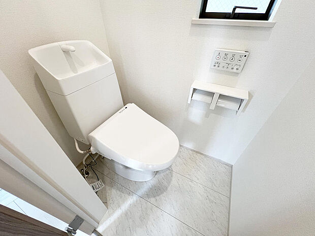 ☆ウレシイシャワートイレ☆1階・2階に完備!パパとのトイレ争いに終止符!!